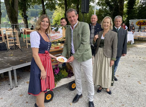 Strudelfest in Seeboden - Daniela Beils (TVB) und Thomas Schäfauer (BGM)