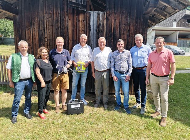 : © Rehkitzrettung Nockregion v.l.n.r. H. Zwischenberger, Ch. Sitter, J. Pempel, B. Tuma, Bgm. F. Paulitsch (Baldramsdorf), Bgm. F. Aschbacher (Rennweg), Bgm. A. Thoma (Millstatt), Bgm. T. Schäfauer (Seeboden)
